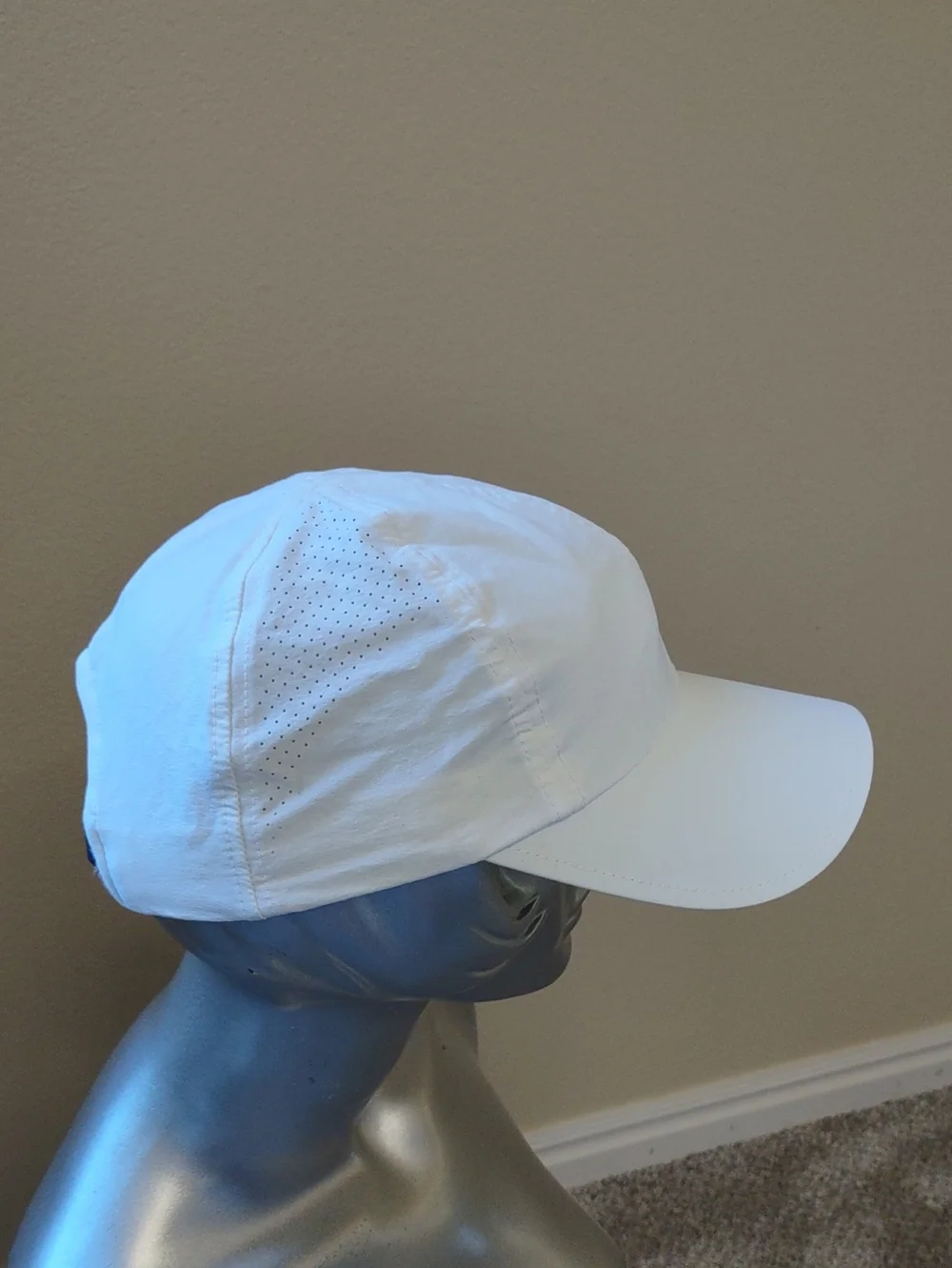 COLUMBIA | Silver Ridge IV Ball Cap Color: White